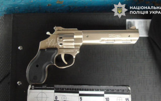 Ограбление с игрушечным пистолетом на Дарнице – суд отправил нападавшего за решетку