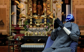 В Японии создали робота-монаха «Буддароида», который оказывает духовные советы