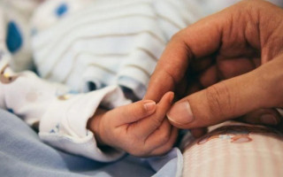 Временная помощь детям, родители которых уклоняются от уплаты алиментов: основания и сумма выплаты