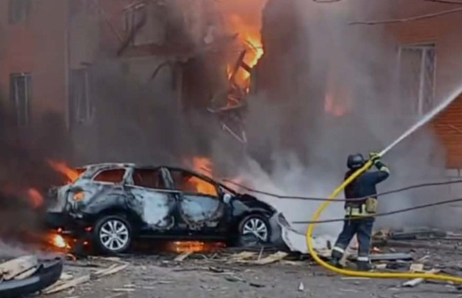 На Чернігівщині після атаки РФ палає будівля податкової служби, фото