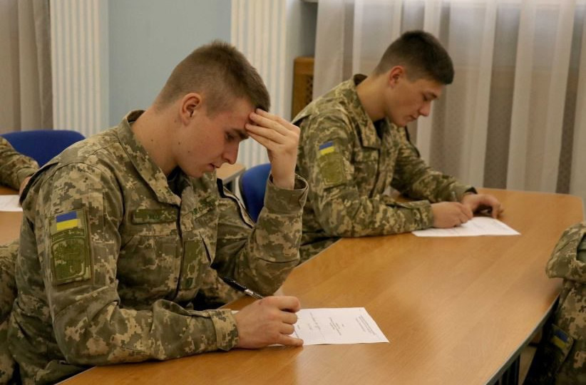 Уряд змінив правила призначення президентських стипендій для курсантів