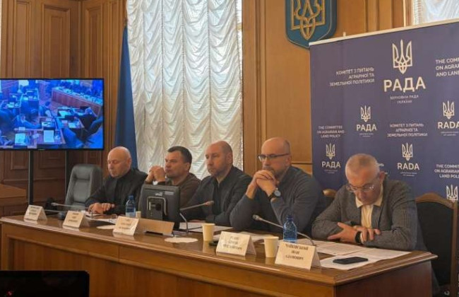 Комітет Ради закликає уряд погоджувати реорганізацію аграрних органів та спростити сертифікацію і реєстрацію агротехніки