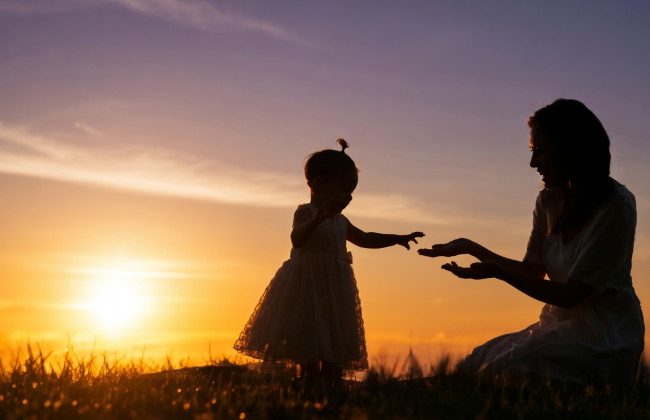 Мати виїхала за кордон і не брала участі у житті доньки: суд у Харкові позбавив її батьківських прав