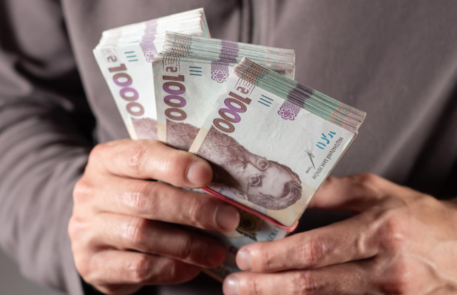 Можно ли получать пенсию по доверенности — правила и сроки