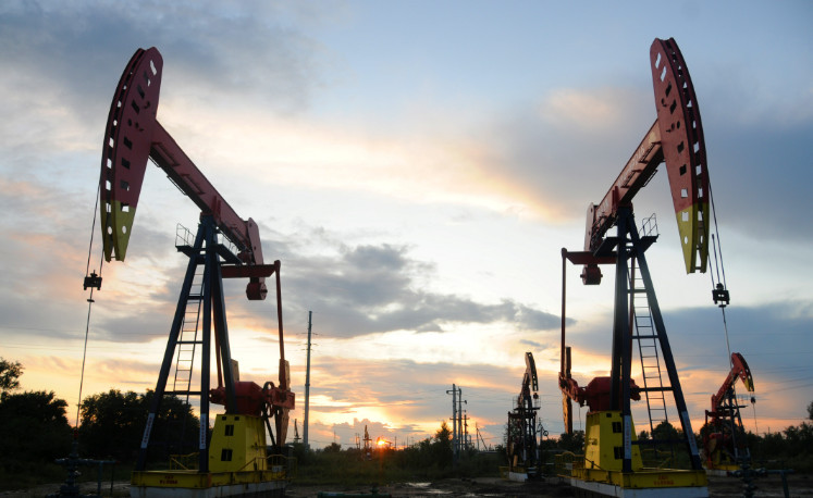 Цены на нефть резко упали после заявления Трампа о прекращении огня