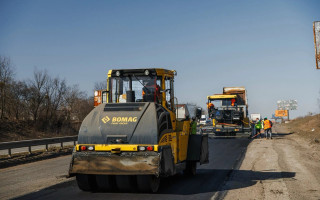 На трассе Киев–Чоп ограничивают движение в Калиновке из-за ремонта путепровода