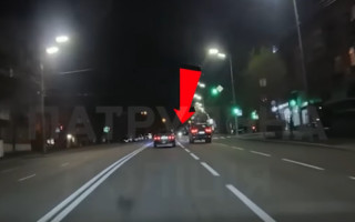 В Киеве наказали водителя BMW, который пересек двойную сплошную линию дорожной разметки — видео