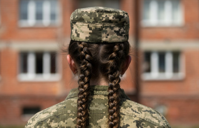 В Раде предлагают новый порядок исключения женщин из воинского учета: 30 дней на проверку и 90 — на исключение