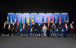 Куп'янськ, Старокостянтинів, Суми — міста-герої: Володимир Зеленський вручив почесні нагороди громадам