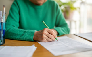 Квартира в обмен на уход — риски и правила договора пожизненного содержания