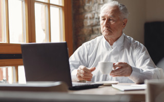 Пенсіонерам-ВПО можуть відмовити у виплатах допомоги через депозит у 100 тисяч гривень: у ПФУ пояснили умови