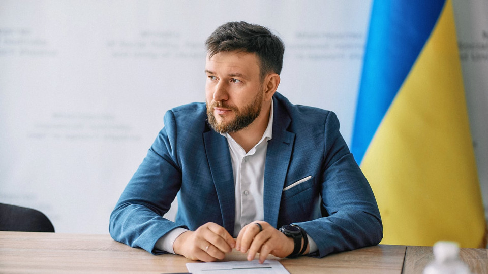 Украина не планирует менять правила выезда для мужчин до 23 лет — Денис Улютин