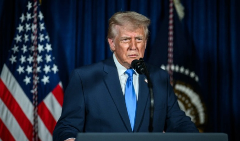 Дональд Трамп требует от Ирана не взимать плату с танкеров за проход через Ормузский пролив