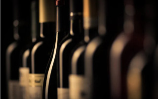 Адвокат утверждал, что рукопожатие сделало его совладельцем винодельни: что решил суд