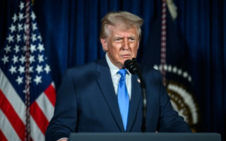 Дональд Трамп вимагає від Ірану не стягувати плату з танкерів за проходження Ормузькою протокою