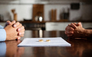 Розірвання шлюбу в Україні: через ДРАЦС чи суд — що потрібно знати