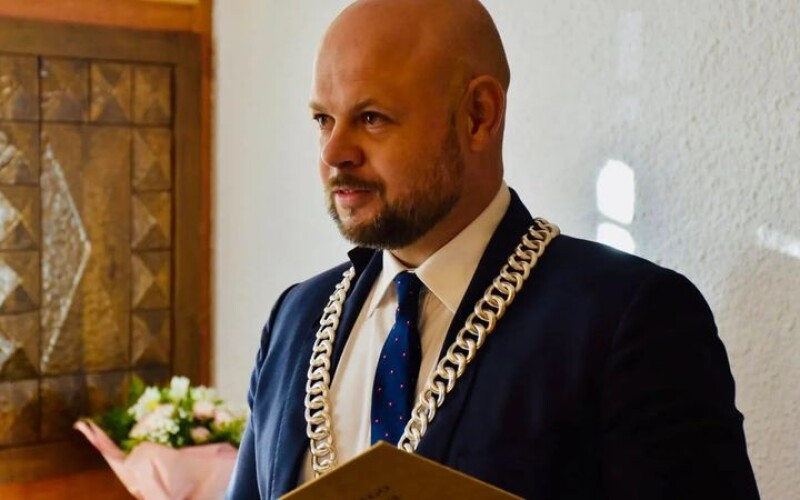 Адвокат мэра, обвиняемого в ДТП, просила разрешить напоить его водкой в рамках эксперимента — какое решение принял суд