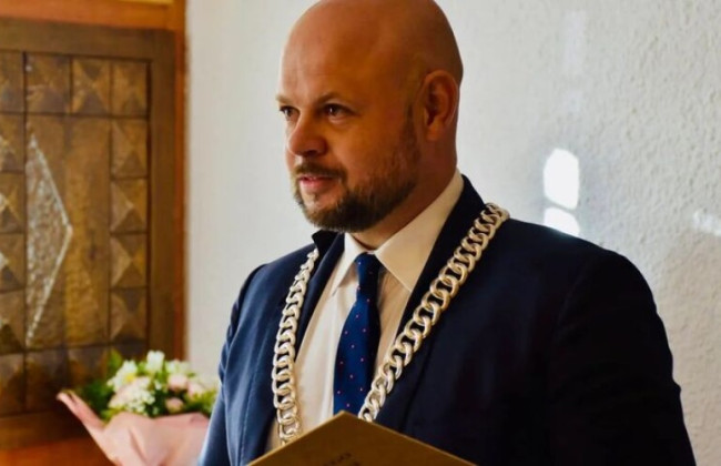 Адвокат мэра, обвиняемого в ДТП, просила разрешить напоить его водкой в рамках эксперимента — какое решение принял суд