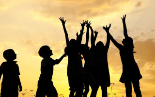 Надбавка к пенсии за особые заслуги перед Украиной для многодетных матерей — какой ее размер