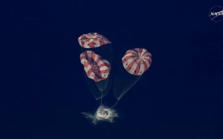 Экипаж миссии Artemis II облетел Луну и успешно вернулся на Землю, видео