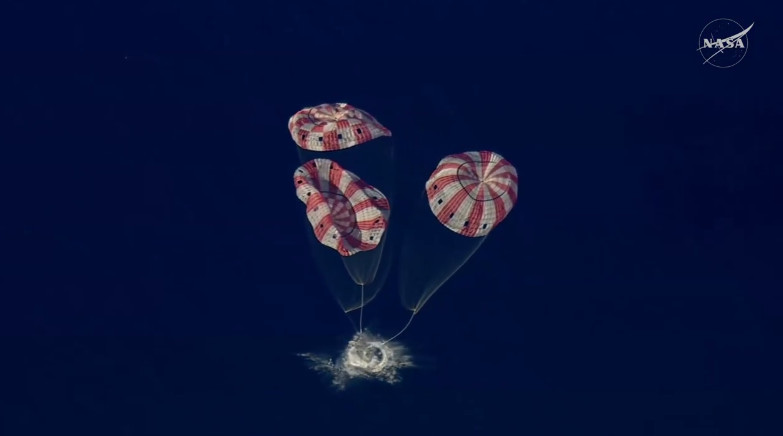 Екіпаж місії Artemis II облетів Місяць і успішно повернувся на Землю, відео