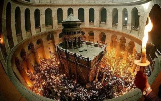 У Єрусалимі відбулося зішестя Благодатного вогню у Храмі Гробу Господнього