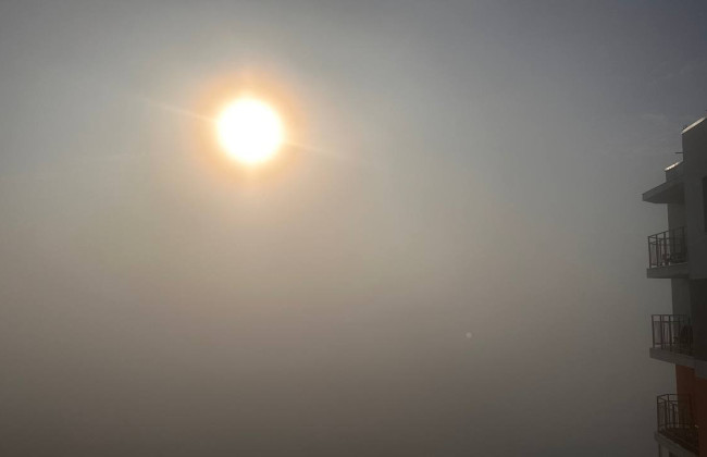 В Киеве объявили желтый уровень опасности из-за тумана — видимость снизилась до 200 метров