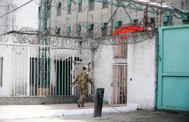 Работника исправительной колонии мобилизовали, несмотря на бронирование — суд в Харькове отменил приказ ТЦК