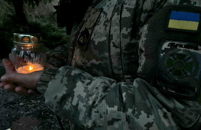 До України у Великодню ніч доправили Благодатний вогонь – святиню першими зустріли прикордонники в Устилузі