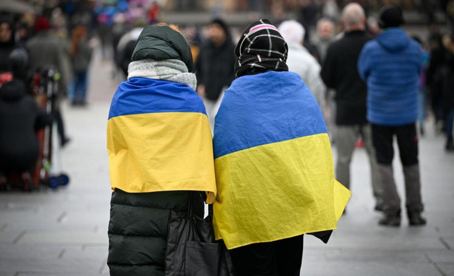 Менше 17% українців за кордоном живуть за рахунок соцвиплат – як забезпечують себе інші