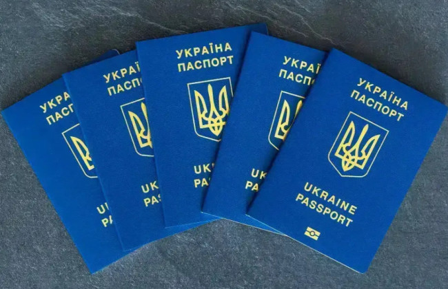 Оформлення закордонного паспорту: чи можна використати фото з попереднього документа