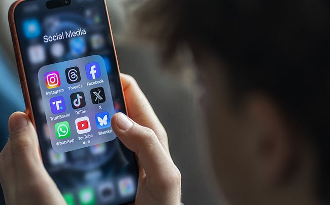 Штрафи до 4 тисяч євро – у Литві розглянуть заборону соцмереж для дітей до 16 років