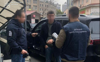 Адвокат і спільники під судом: у Києві намагалися привласнити елітні квартири на понад 25 млн гривень