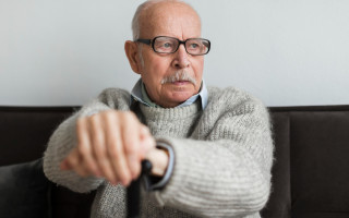 У Верховній Раді хочуть урізати зарплати держсектору, щоб рахувати пенсії за реальними витратами