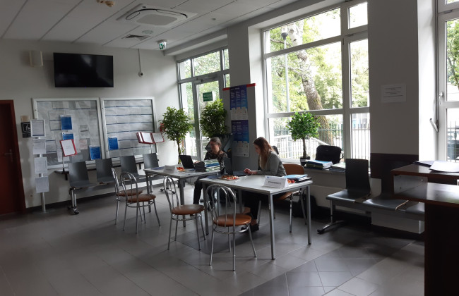 Українцям у Польщі змінили правила подачі заяв на легалізацію — лише онлайн через MOS