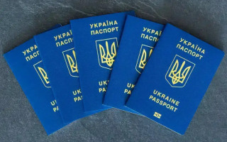 Оформлення закордонного паспорту: чи можна використати фото з попереднього документа