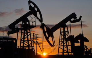 Ціни на нафту різко взлетіли після заяви США про блокаду портів Ірану