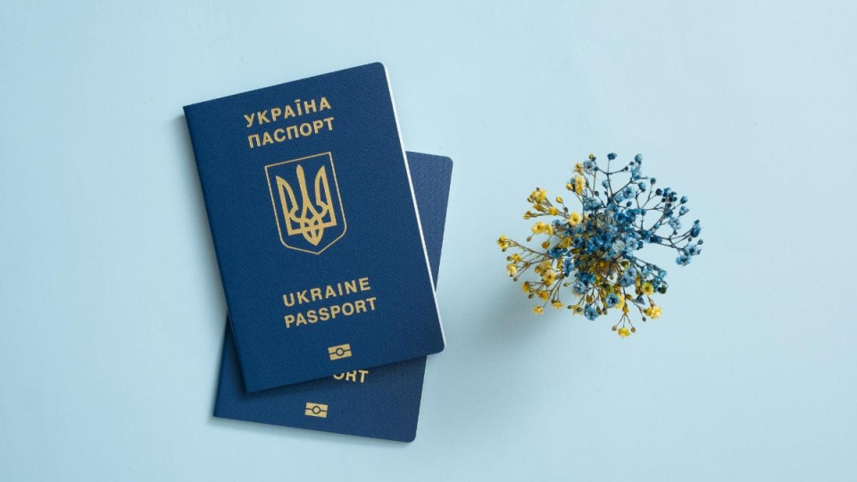 Часть украинцев может получить бессрочный паспорт в форме ID-карты