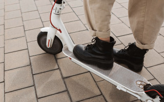 В Польше украинка упала с электросамоката и умерла от травм