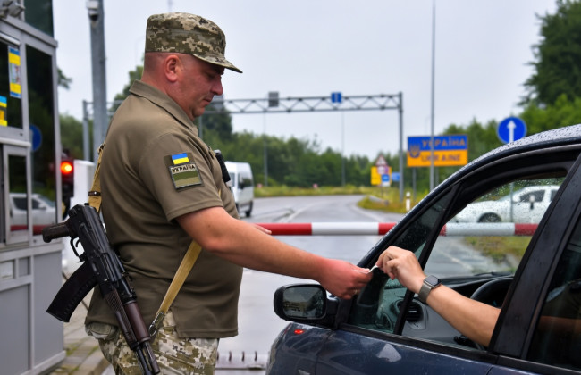 Прикордонники відмовили у виїзді батькові трьох дітей через «відсутність відстрочки» — суд визнав це незаконним