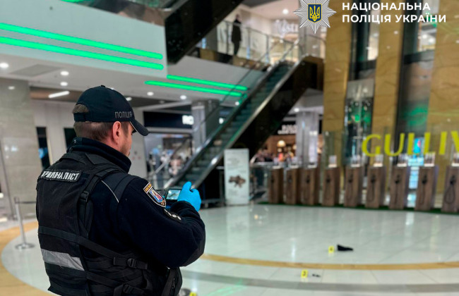 В Киеве в ТРЦ Gulliver мужчина упал с пятого этажа – полиция
