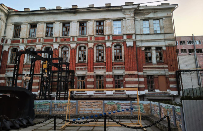 В Україні пошкоджено понад 4 тисячі закладів освіти: 422 знищено повністю — МОН, фото