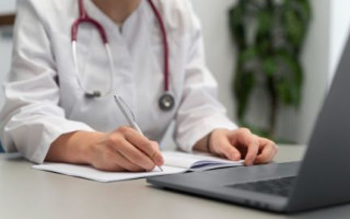 Выплатят ли больничные во время суда о незаконном увольнении: объяснение