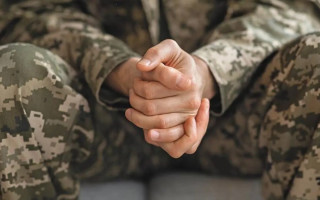 Когда военнослужащий, совершивший СЗЧ, может быть освобожден от уголовной ответственности — позиция Верховного Суда