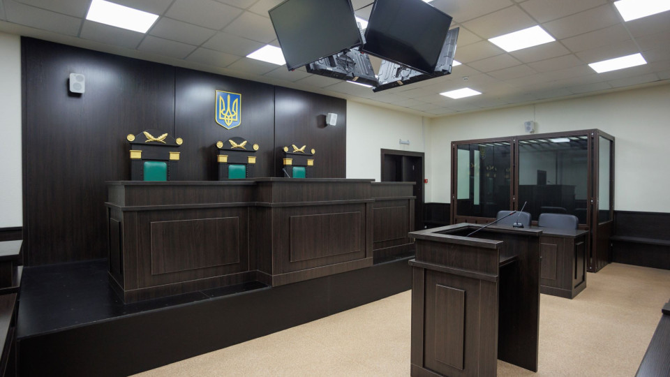 Обвиняемый «зацикленно» повторял и цитировал законы: ВС объяснил, почему судья имела право остановить выступление