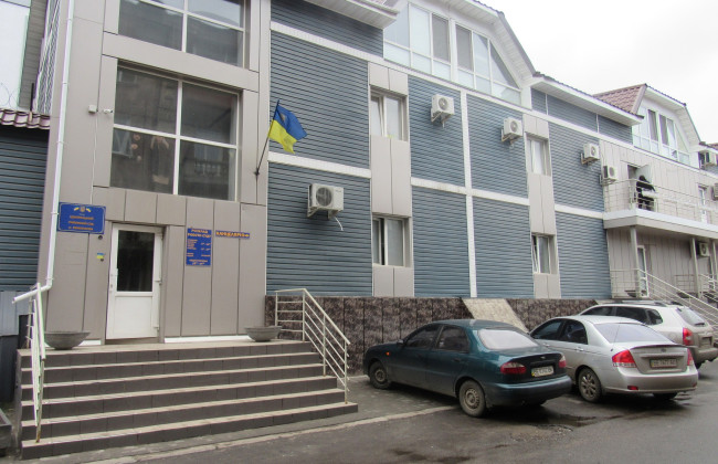 Діловод військової частини продав гуманітарні авто для ЗСУ: суд не затвердив угоду про визнання винуватості