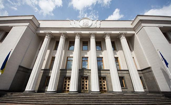 В Раде предлагают новые правила социальной помощи и мемориальных захоронений