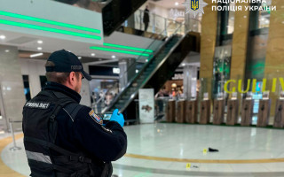 В Киеве в ТРЦ Gulliver мужчина упал с пятого этажа – полиция