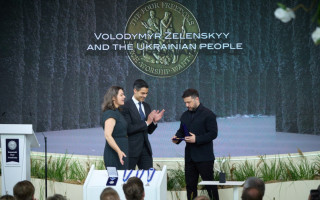 Владимир Зеленский получил награду Four Freedoms Awards от имени всего украинского народа