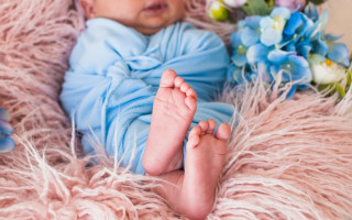 Родителей, которые оставили ребенка в родильном доме, лишают прав и обязывают платить алименты